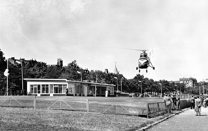 Hélicoptère de la Sabena devant l'héliport de Liège