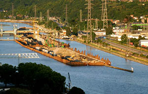 Chantier de la nouvelle écluse du pont barrage d'Ivooz Ramet