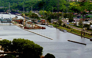 Chantier de la nouvelle écluse du pont barrage d'Ivooz Ramet