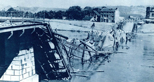LIEGE EXPO 1939 - Explosion du pont d'Ougrée