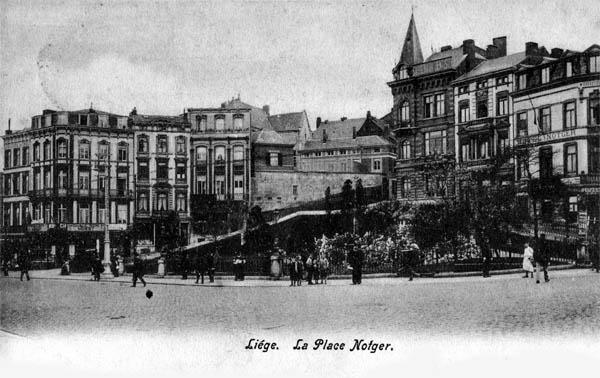 Le square Notger sur l'emplacement de la collégiale St-Pierre vers les degrès de St-Pierre