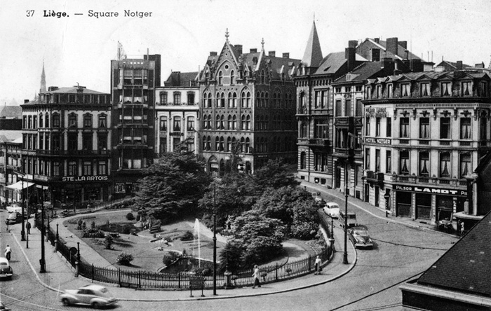 Le square Notger sur l'emplacement de la collégiale St-Pierre vers les degrès de St-Pierre